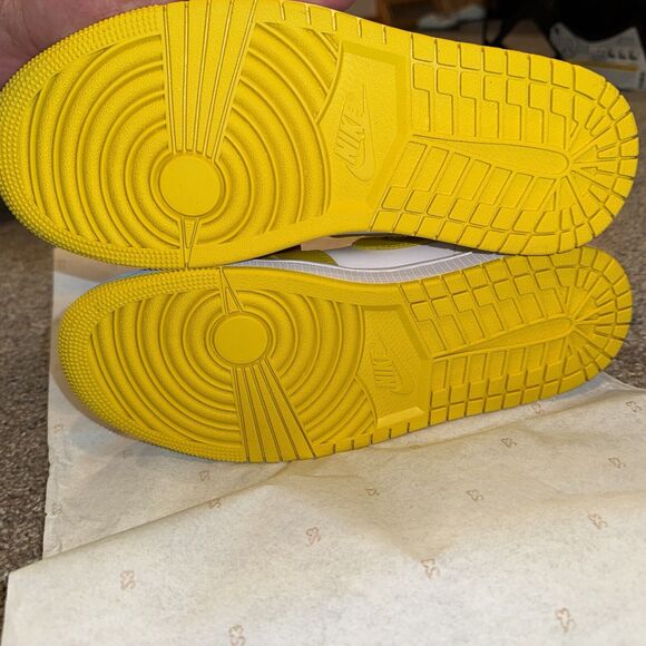 Nike Air Jordan 1 Mid Vivid Sulfur Yellow White BQ6472-170 Unisex Wmns Size 8.5 - Picture 3 of 7